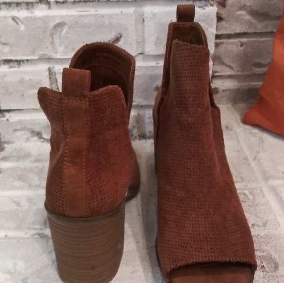 Shoeties - Picture 4 of 5